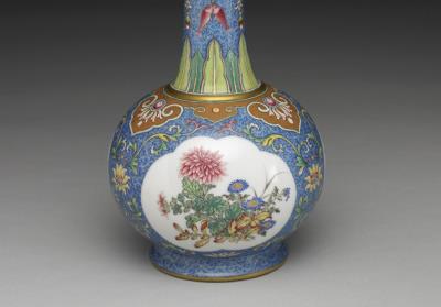 图片[3]-Vase with four-seasons flower on a carved polychrome blue ground in yangcai painted enamels, Qianlong reign (1736-1795), Qing dynasty-China Archive